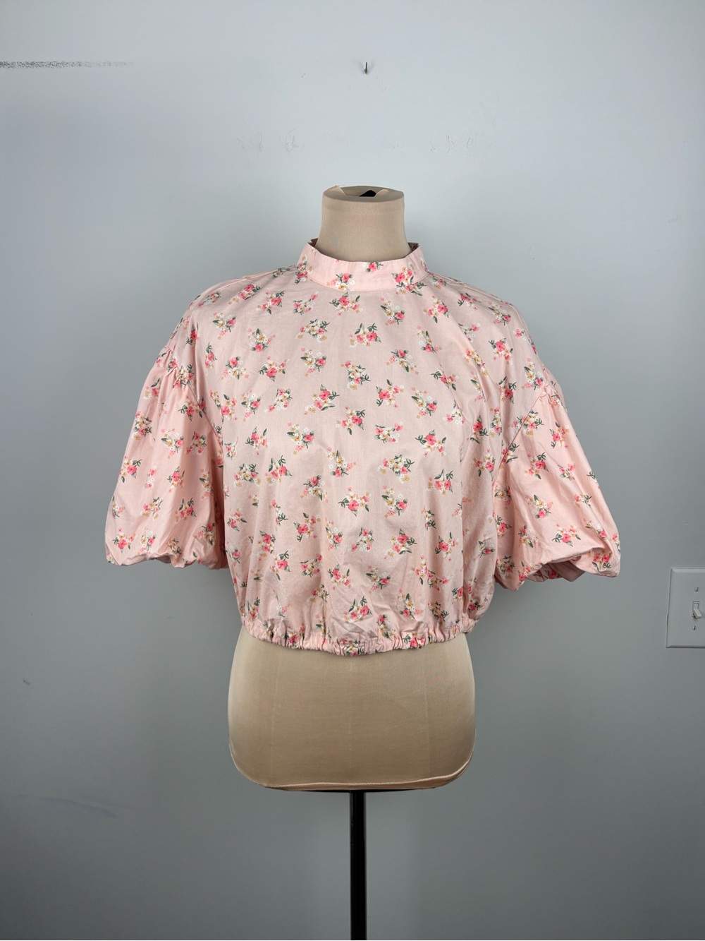 ANTHROPOLOGIE Small Cropped Bubble-Sleeve Blouse Top Pink Ditsy Floral Coquette